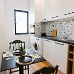 Durres Str Modern - The Nest 아파트 *